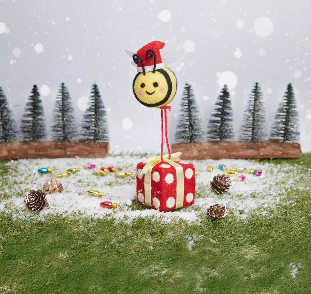 Simply Make Needle Felting Kit - HappBee Christmas - Bee & Present